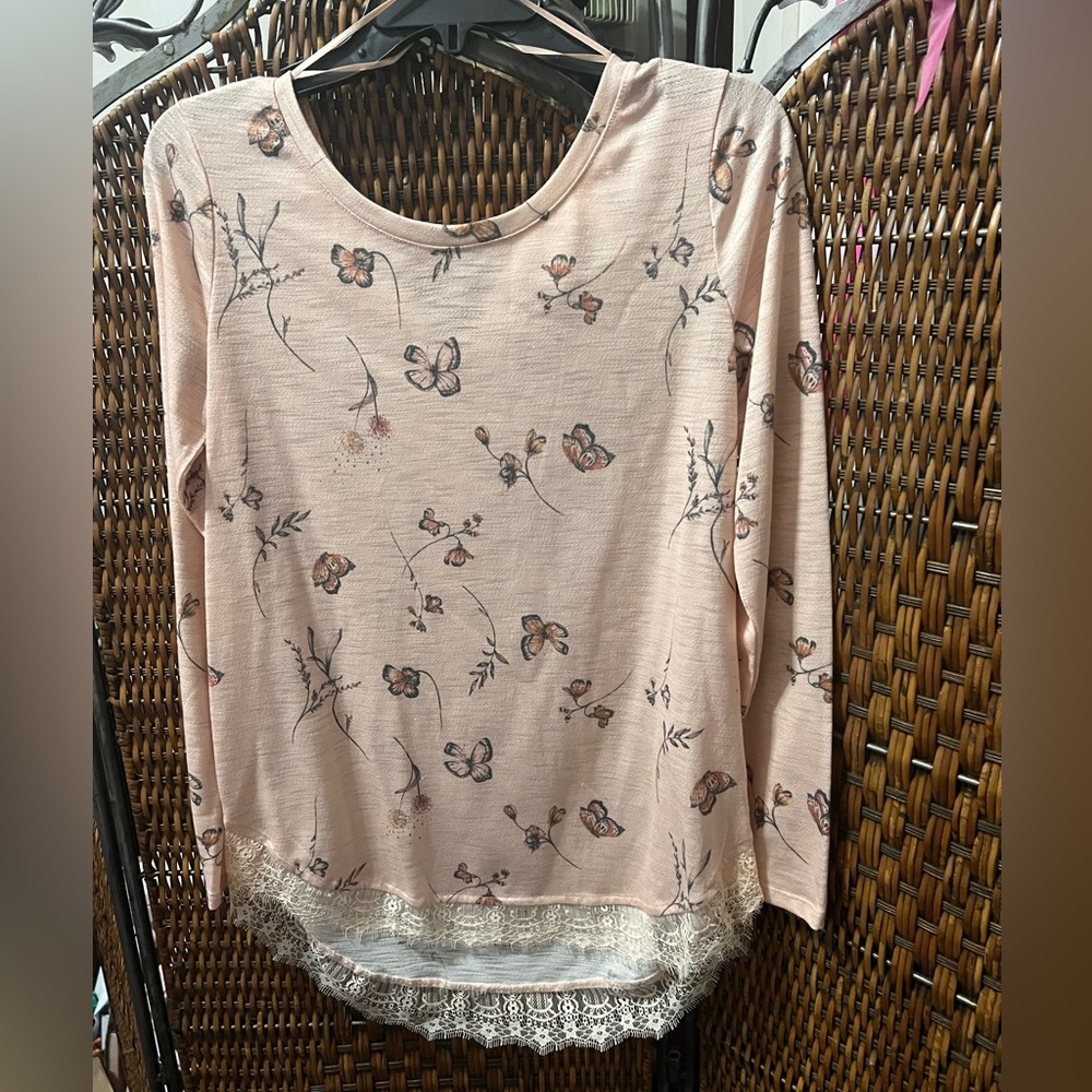 Peach floral blouse with lace around bottom.